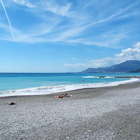 ;villetta Noemi 130s Casa de Férias Ventimiglia